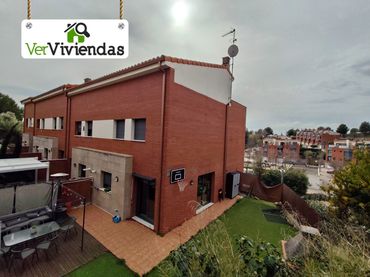 Casa con piscina en venta en Sant Esteve Sesrovires