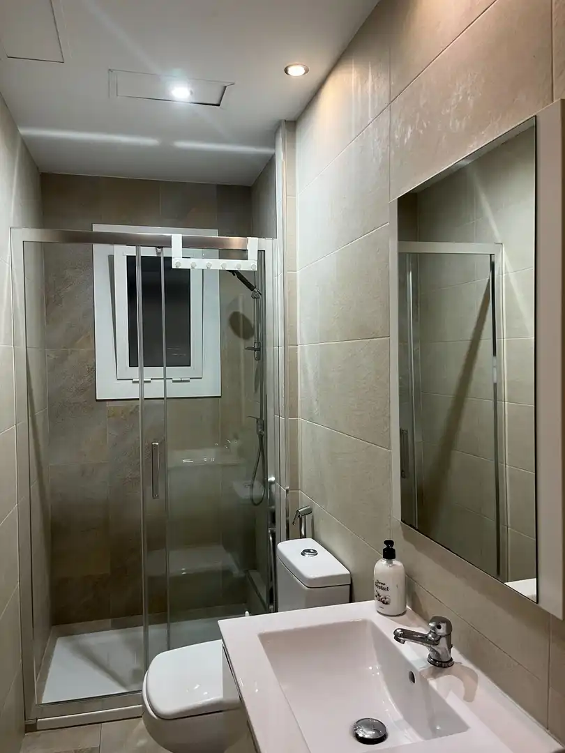 Bathroom of Flat for sale in Barcelona  with Air Conditioner, Heating and Furnished