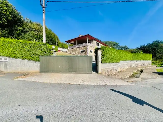 Vista exterior de Casa o chalet en venta en Carral con Calefacción, Jardín privado y Parquet