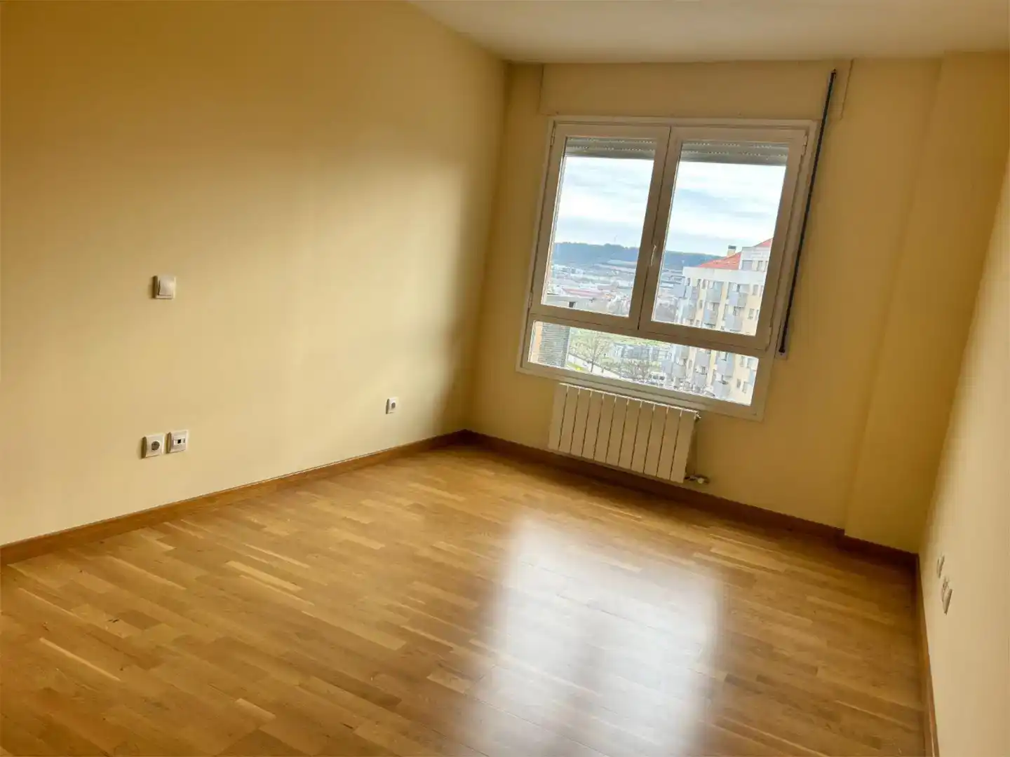 Habitación de Piso en venta en  Logroño con Aire acondicionado, Jardín privado y Parquet