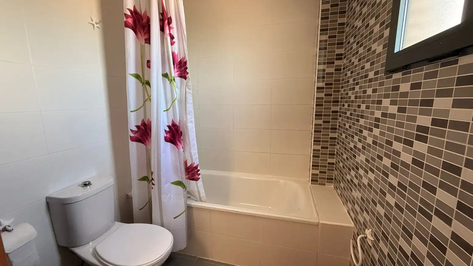 Badezimmer von Wohnung zur Miete in Sagunto / Sagunt mit Klimaanlage und Möbliert