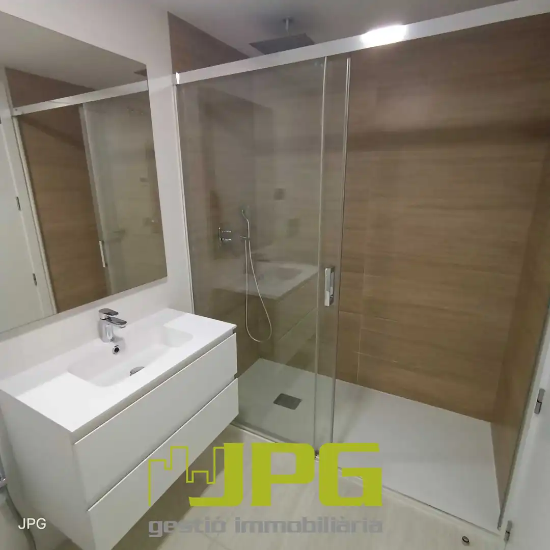 Piso en venta en Calle Violoncellista Vicente Perello, 1, PAU 5