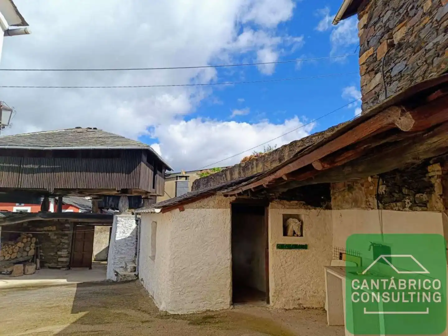 Vista exterior de Finca rústica en venda en Villayón amb Calefacció, Parquet i Terrassa