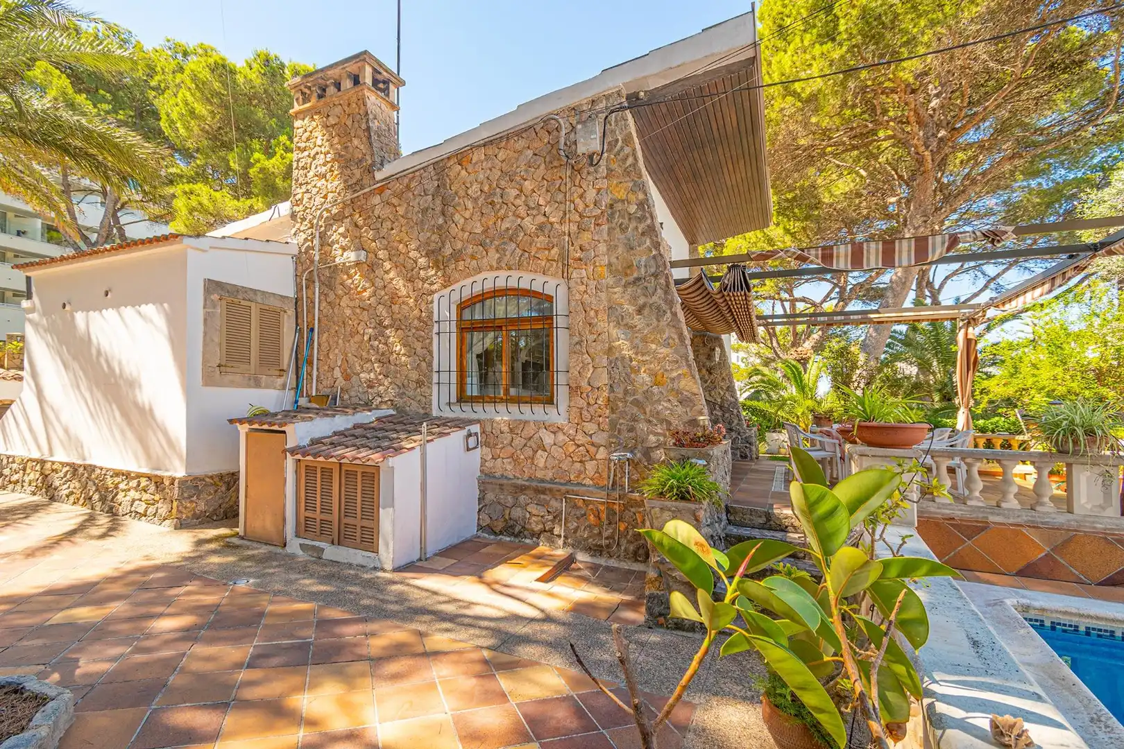Vista exterior de Casa o xalet en venda en  Palma de Mallorca amb Aire condicionat, Jardí privat i Terrassa
