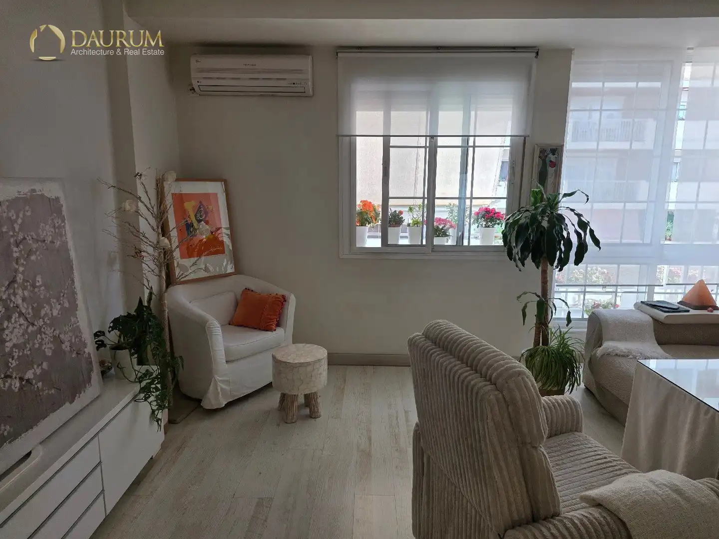 Living room of Flat for sale in Sevilla  with Air Conditioner, Heating and Terrace
