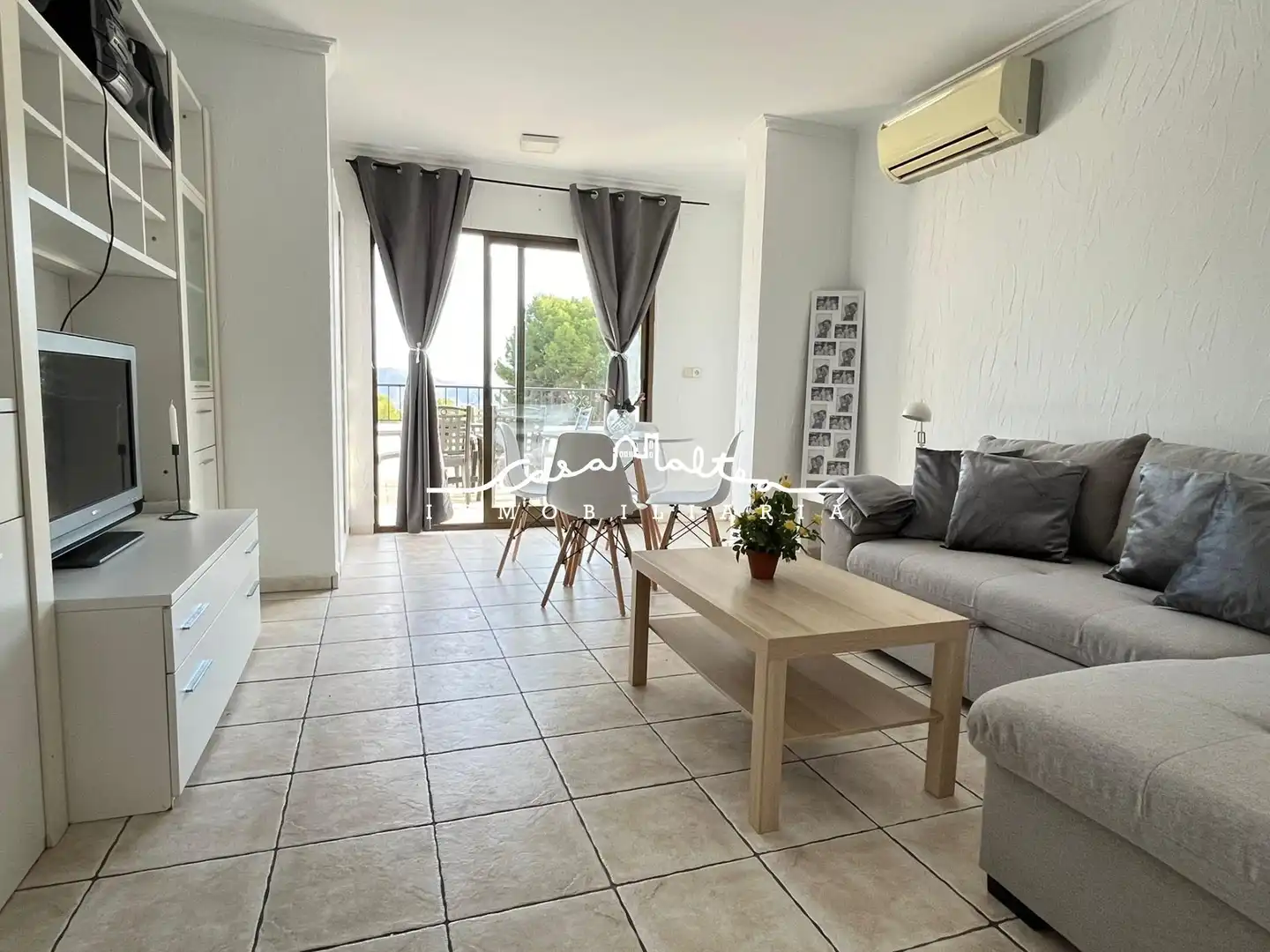 Sala de estar de Casa o chalet en venta en La Nucia con Aire acondicionado, Jardín privado y Terraza