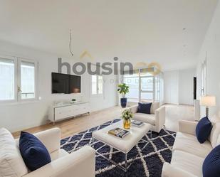 Living room of Attic to rent in  Madrid Capital  with Air Conditioner, Heating and Parquet flooring