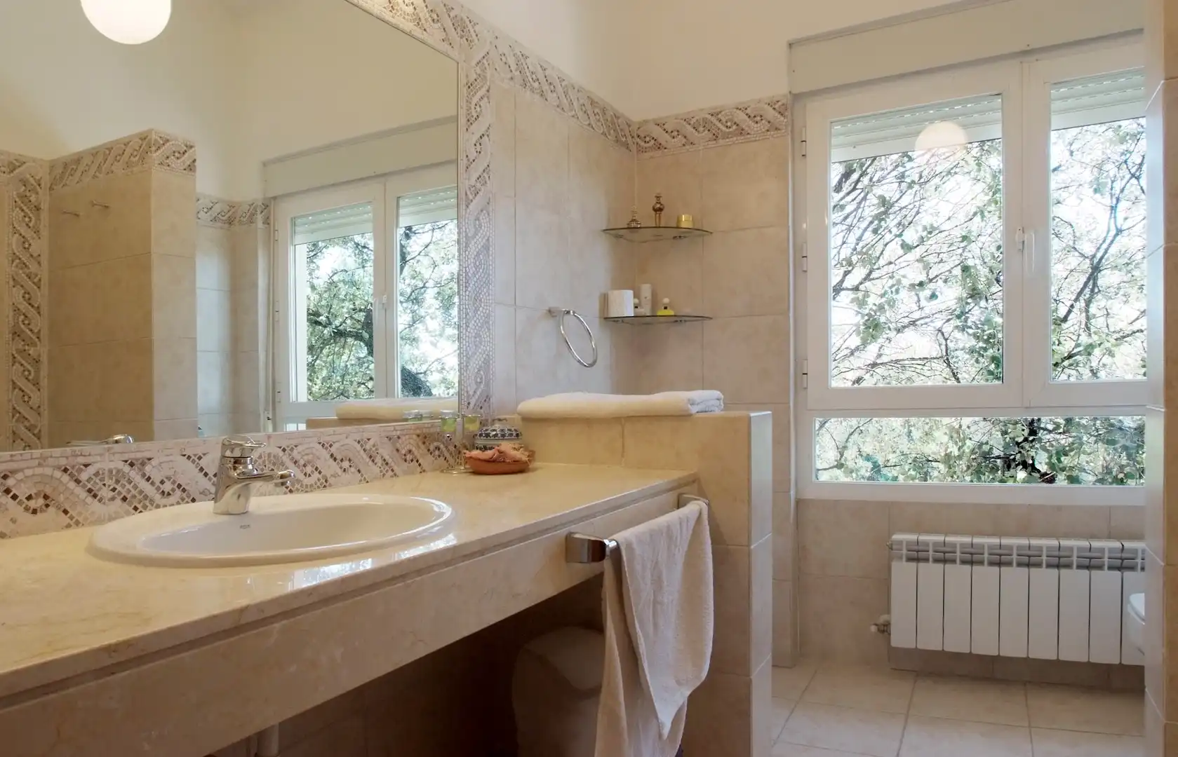 Bany de Casa o xalet en venda en Ciudalcampo amb Jardí privat, Piscina i Jacuzzi