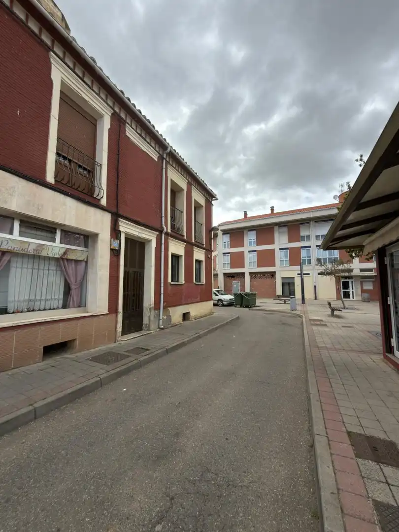 Vista exterior de Pis en venda en Venta de Baños amb Calefacció i Terrassa