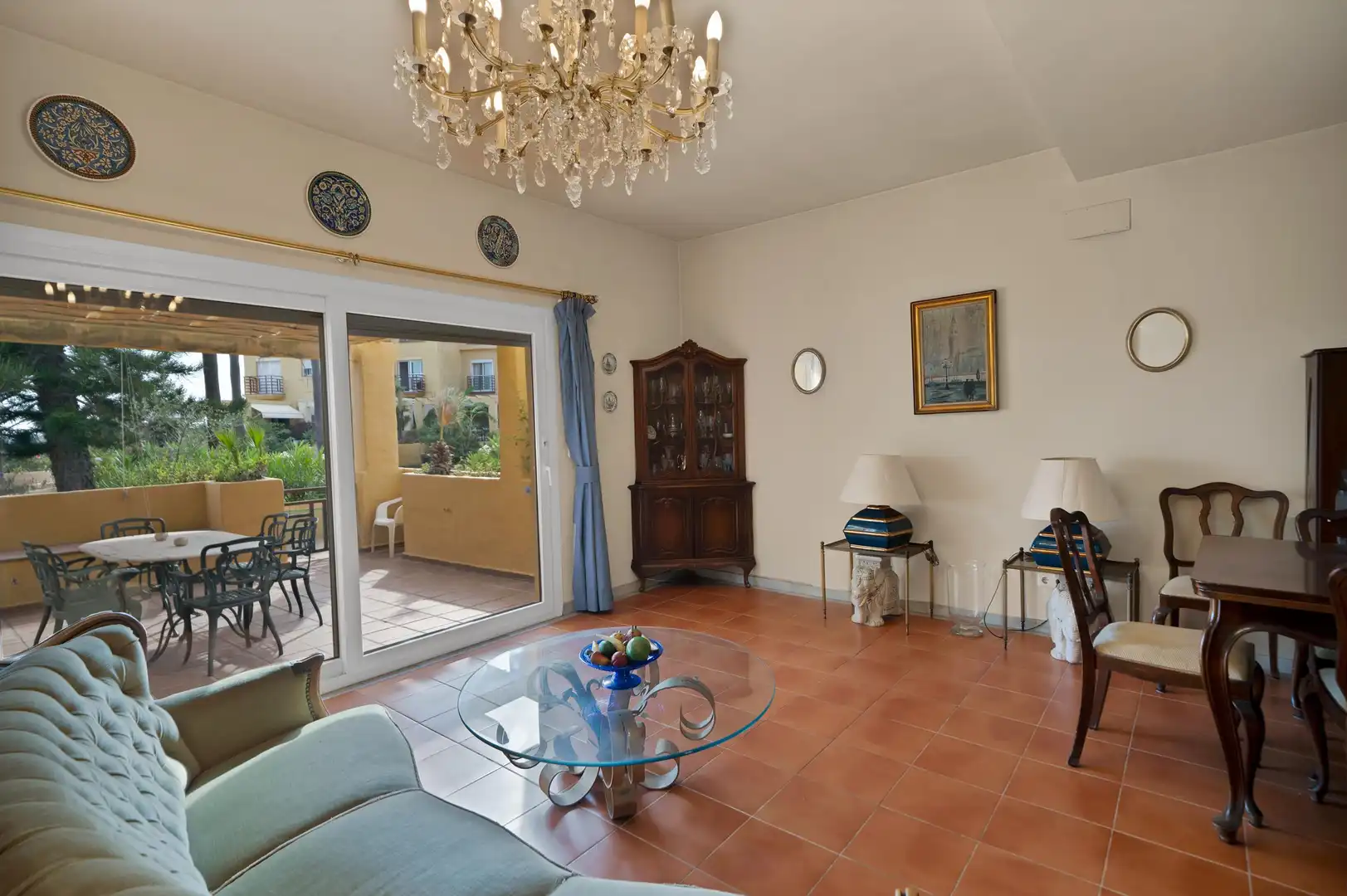 Sala de estar de Casa adosada en venta en Estepona con Aire acondicionado, Calefacción y Jardín privado
