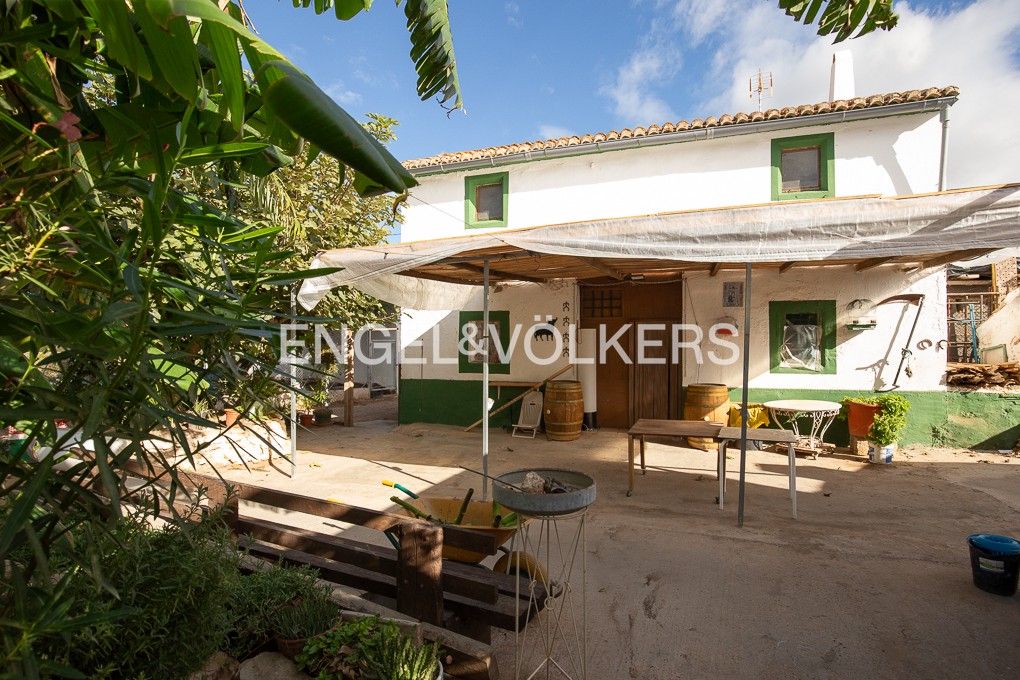 Vista exterior de Finca rústica en venda en  Valencia Capital amb Aire condicionat, Calefacció i Jardí privat