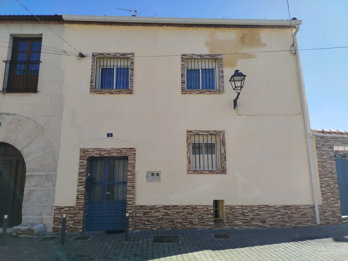 Vista exterior de Casa adosada en venda en Mojados amb Calefacció, Parquet i Traster