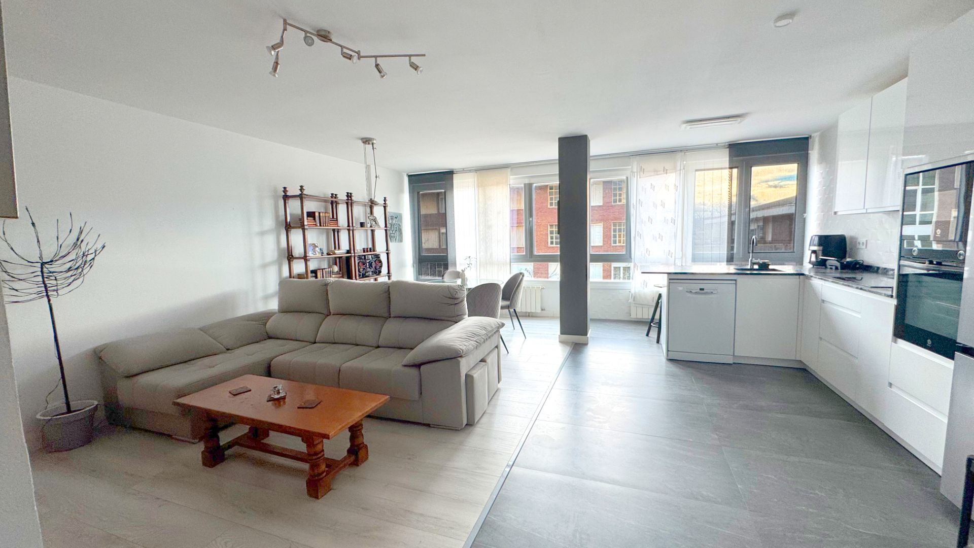 Living room of Flat for sale in Santander  with Heating, Terrace and Storage room