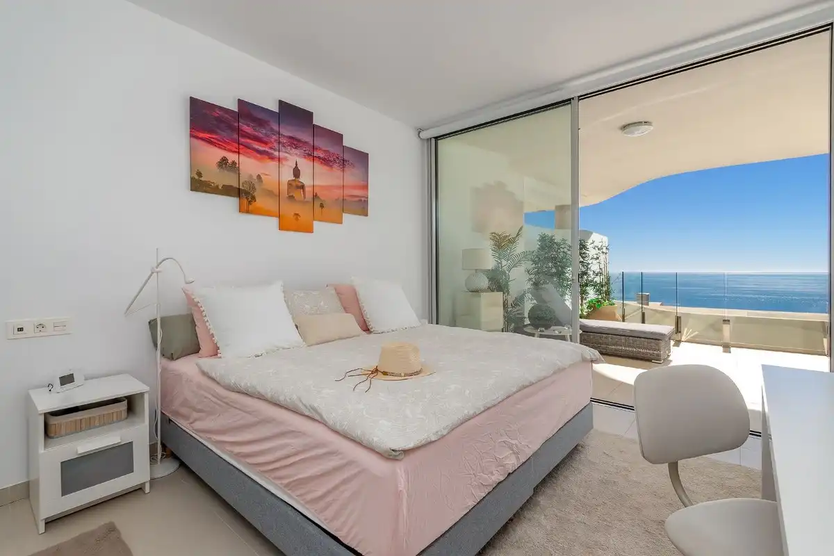 Dormitori de Apartament en venda en Benalmádena amb Aire condicionat, Terrassa i Traster