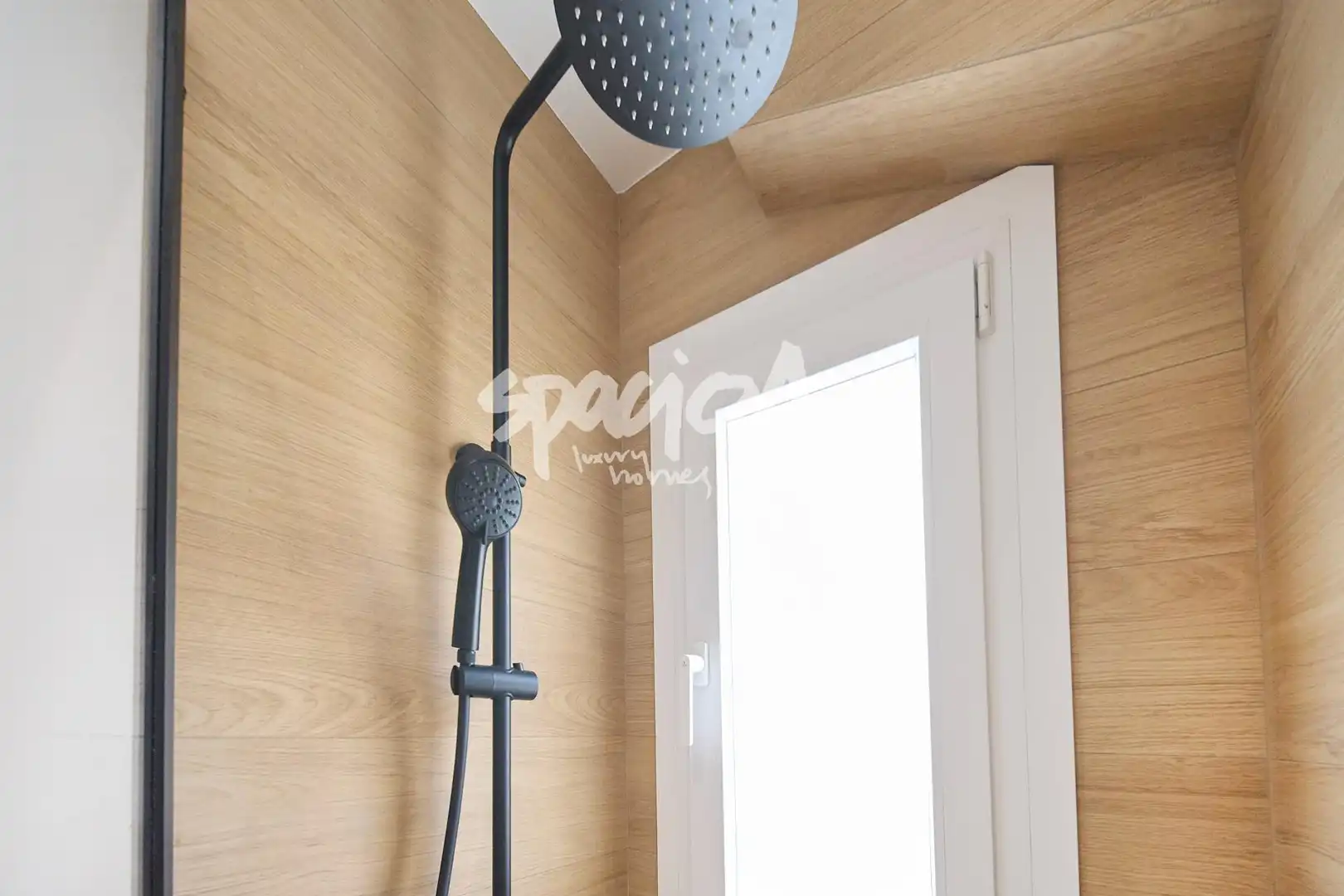 Badezimmer von Erdgeschoss zur Miete in Madrid mit Heizung und Alarm