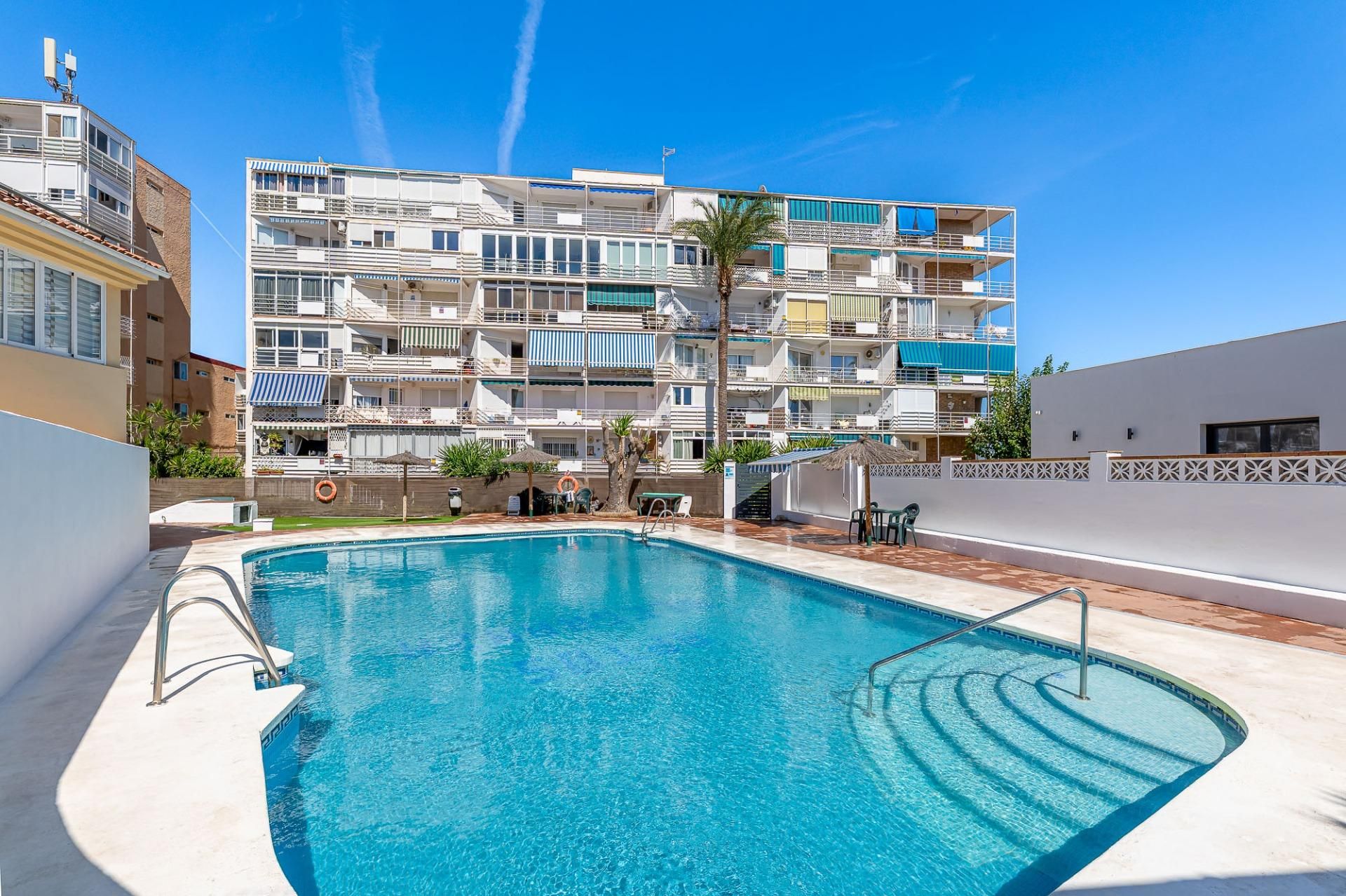 Swimming pool of Apartment for sale in Benalmádena  with Air Conditioner, Heating and Private garden