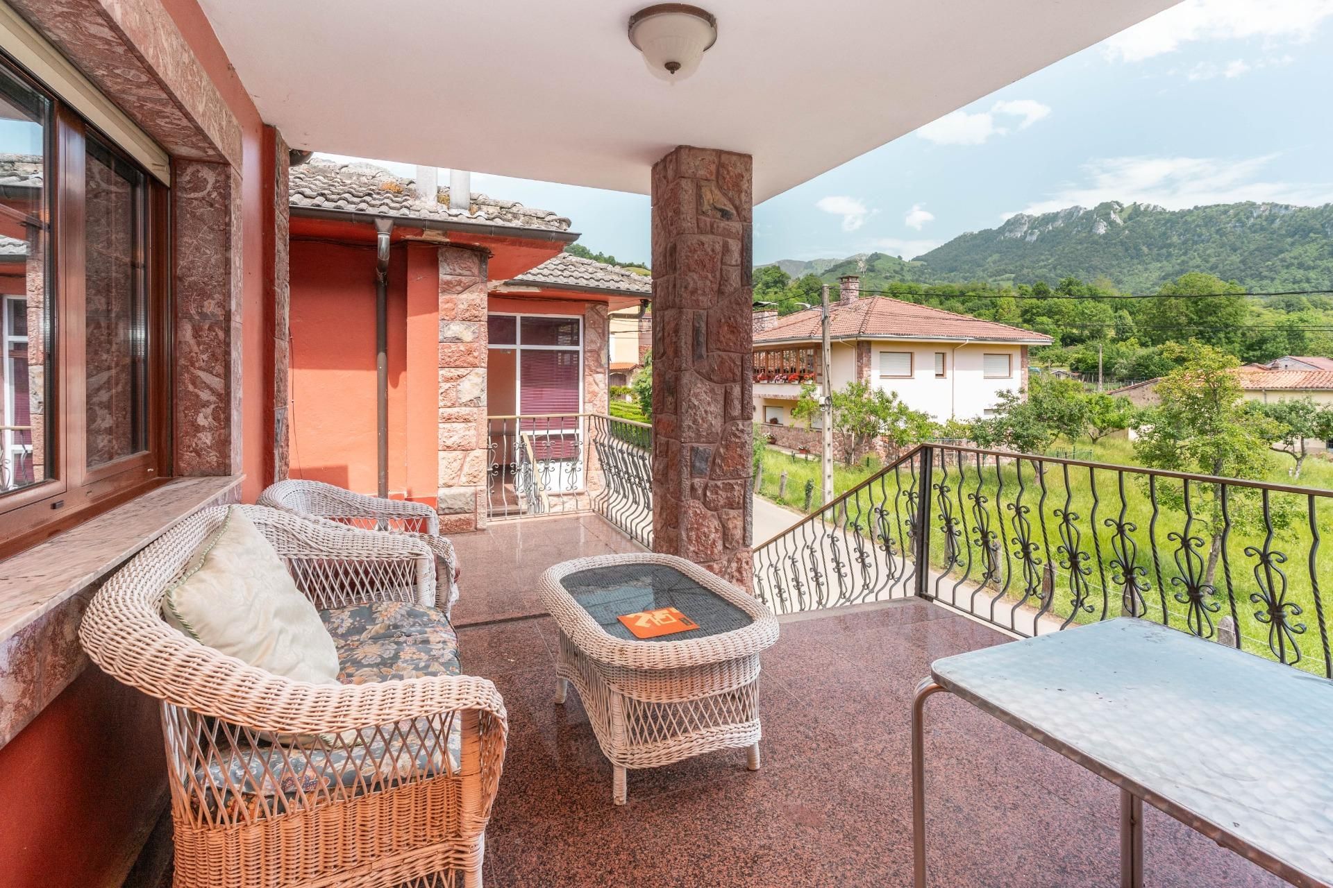 Terrassa de Casa o xalet en venda en Aller amb Calefacció, Jardí privat i Parquet