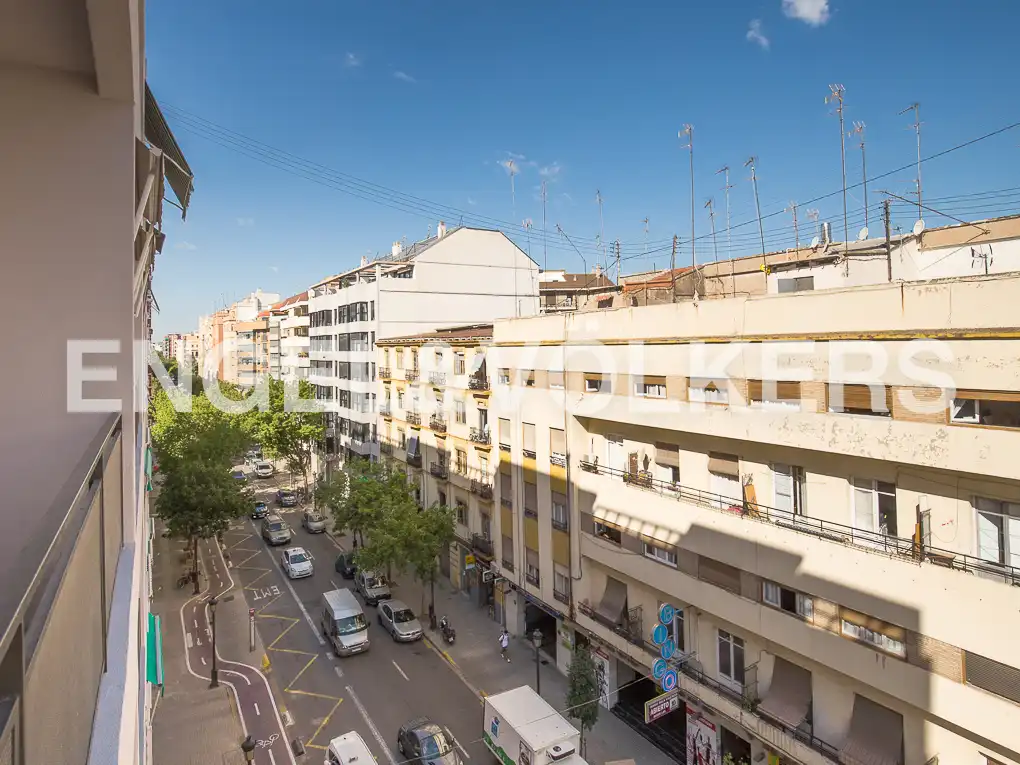 Vista exterior de Piso de alquiler en Valencia con Aire acondicionado, Calefacción y Balcón