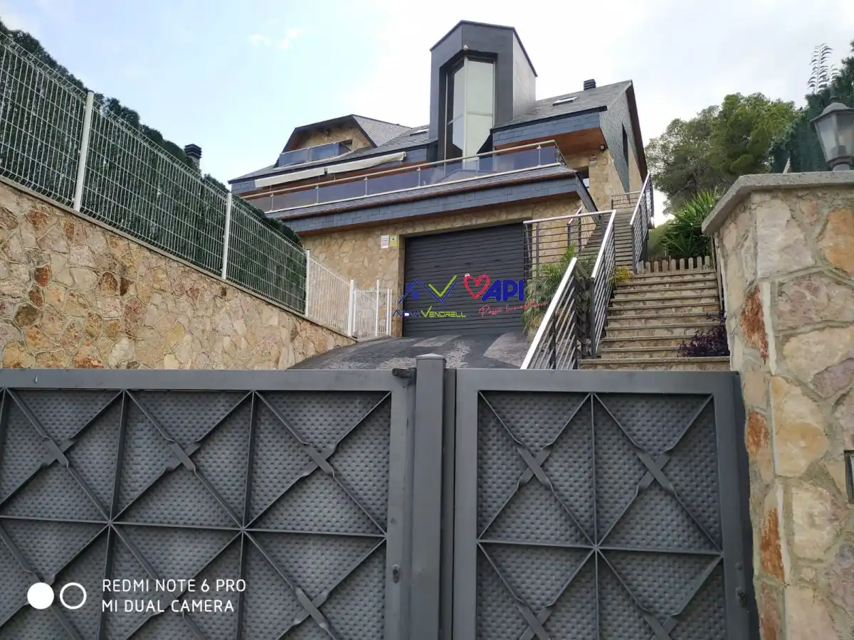 Vista exterior de Casa o chalet en venta en El Vendrell con Aire acondicionado, Calefacción y Jardín privado