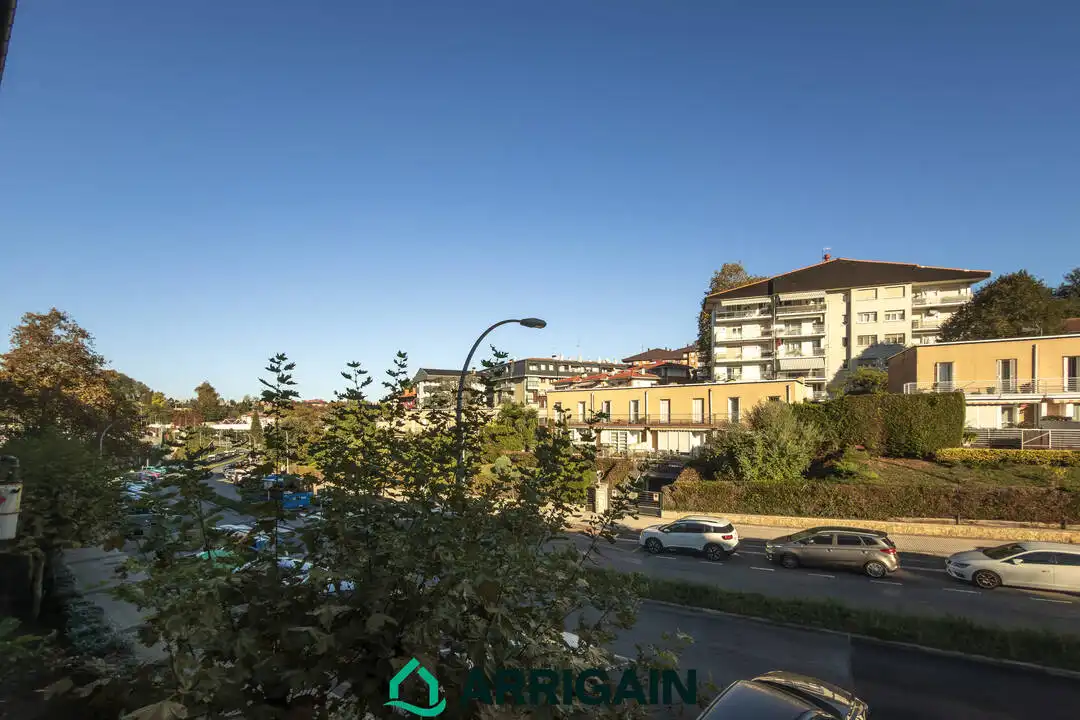 Vista exterior de Pis en venda en Donostia - San Sebastián  amb Calefacció, Jardí privat i Traster