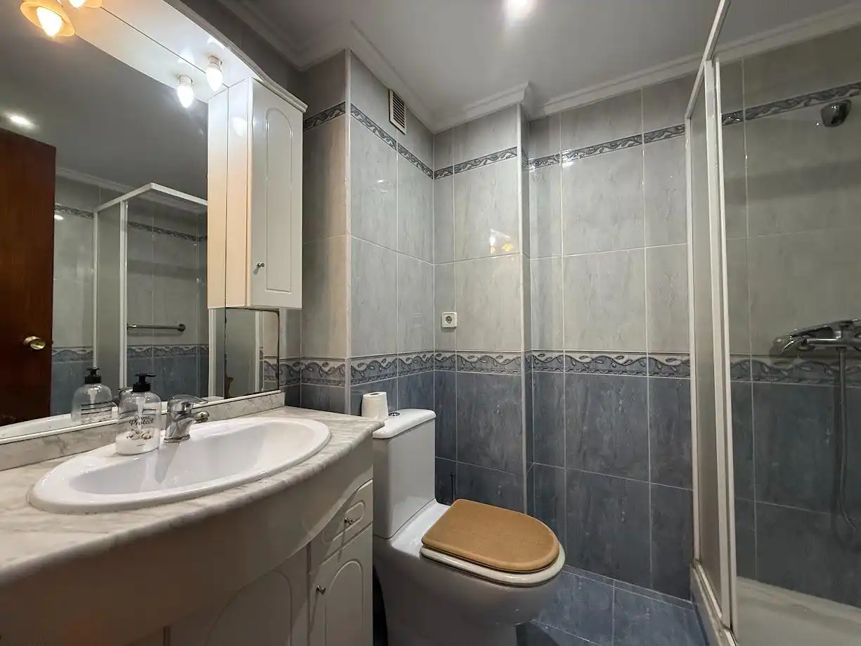Bathroom of Flat for sale in Cardenal Benlloch