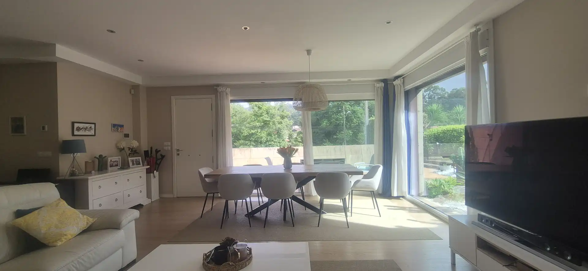 Comedor de Casa o chalet en venta en Vigo  con Aire acondicionado, Calefacción y Jardín privado