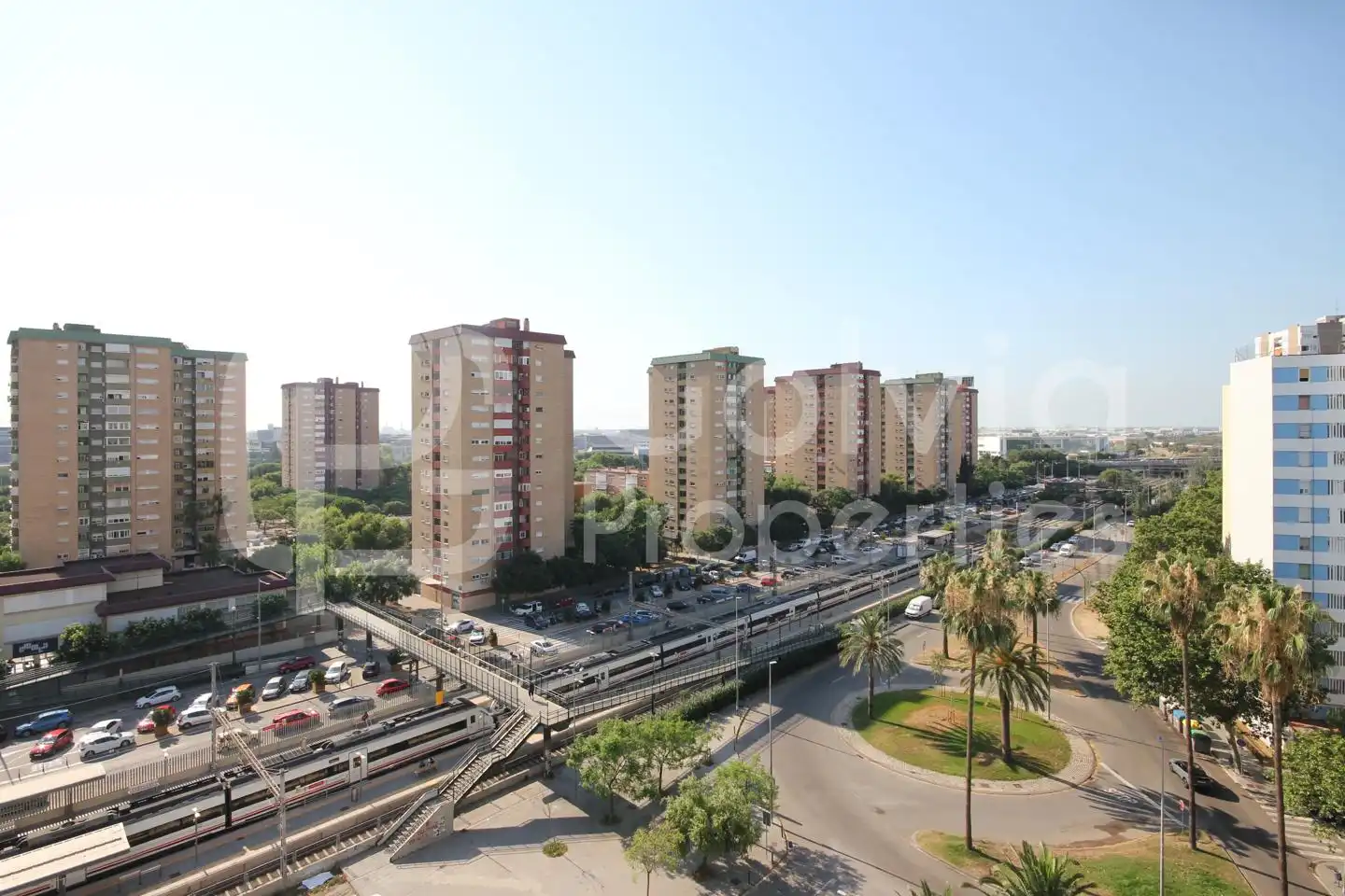 Exterior view of Flat for sale in L'Hospitalet de Llobregat  with Parquet flooring and Balcony