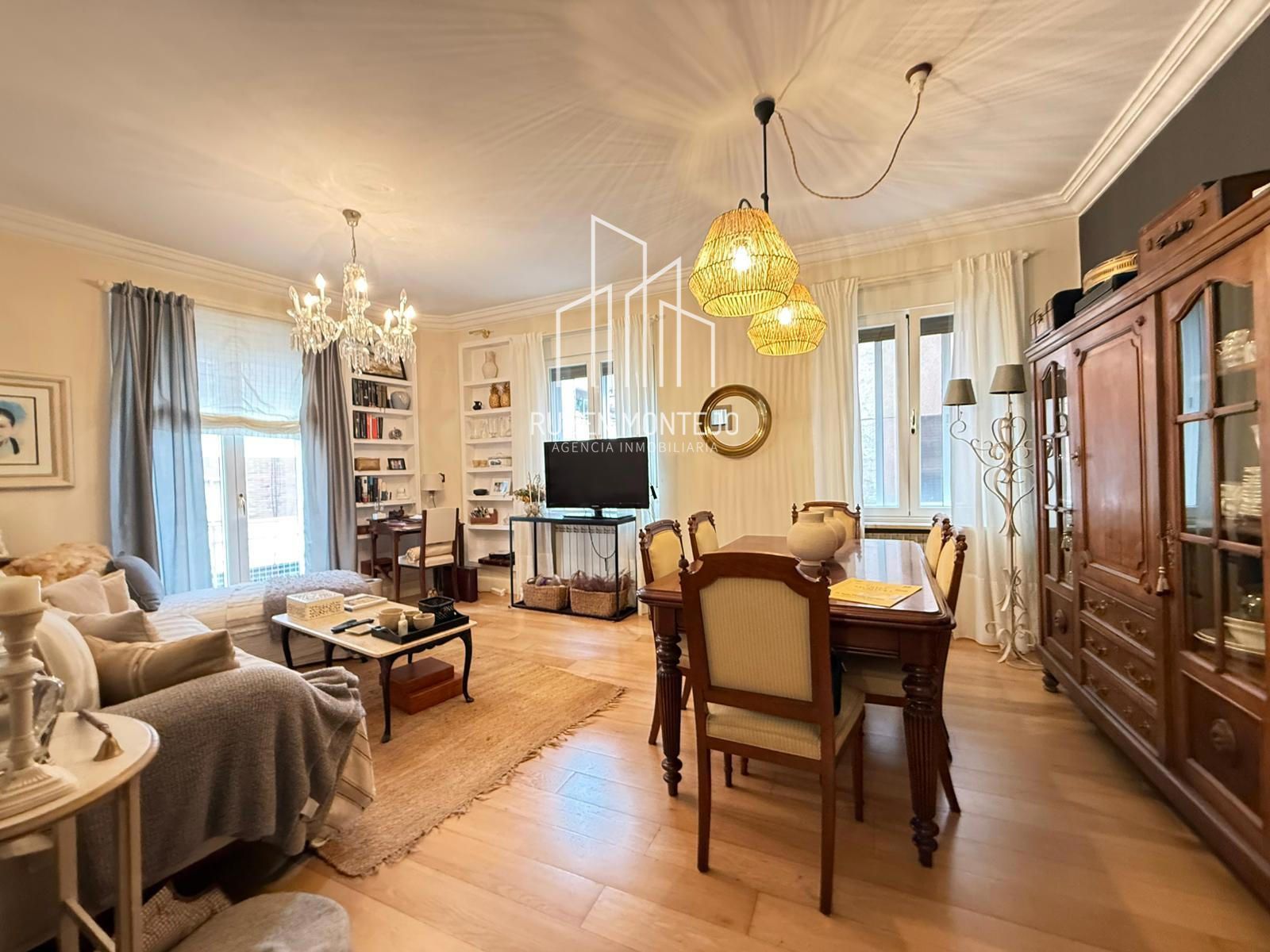 Living room of Flat for sale in Salamanca Capital  with Heating, Terrace and Storage room