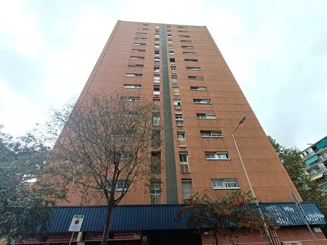 Apartamento en Venta en  Ca N'Oliva, 43 en La Verneda i la Pau