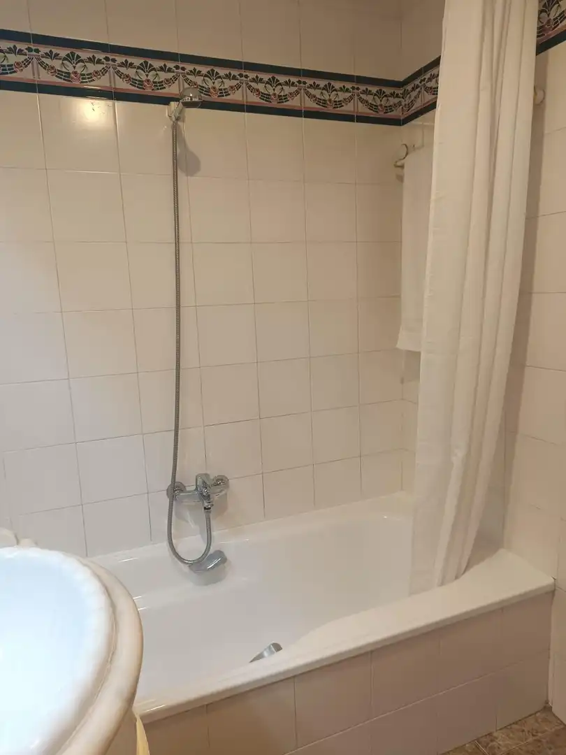 Bathroom of Flat for rent in Elche / Elx  with Parquet flooring and Furnished