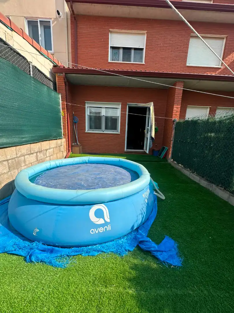 Piscina de Casa adosada en venda en Cigales amb Calefacció, Forn i Rentadora