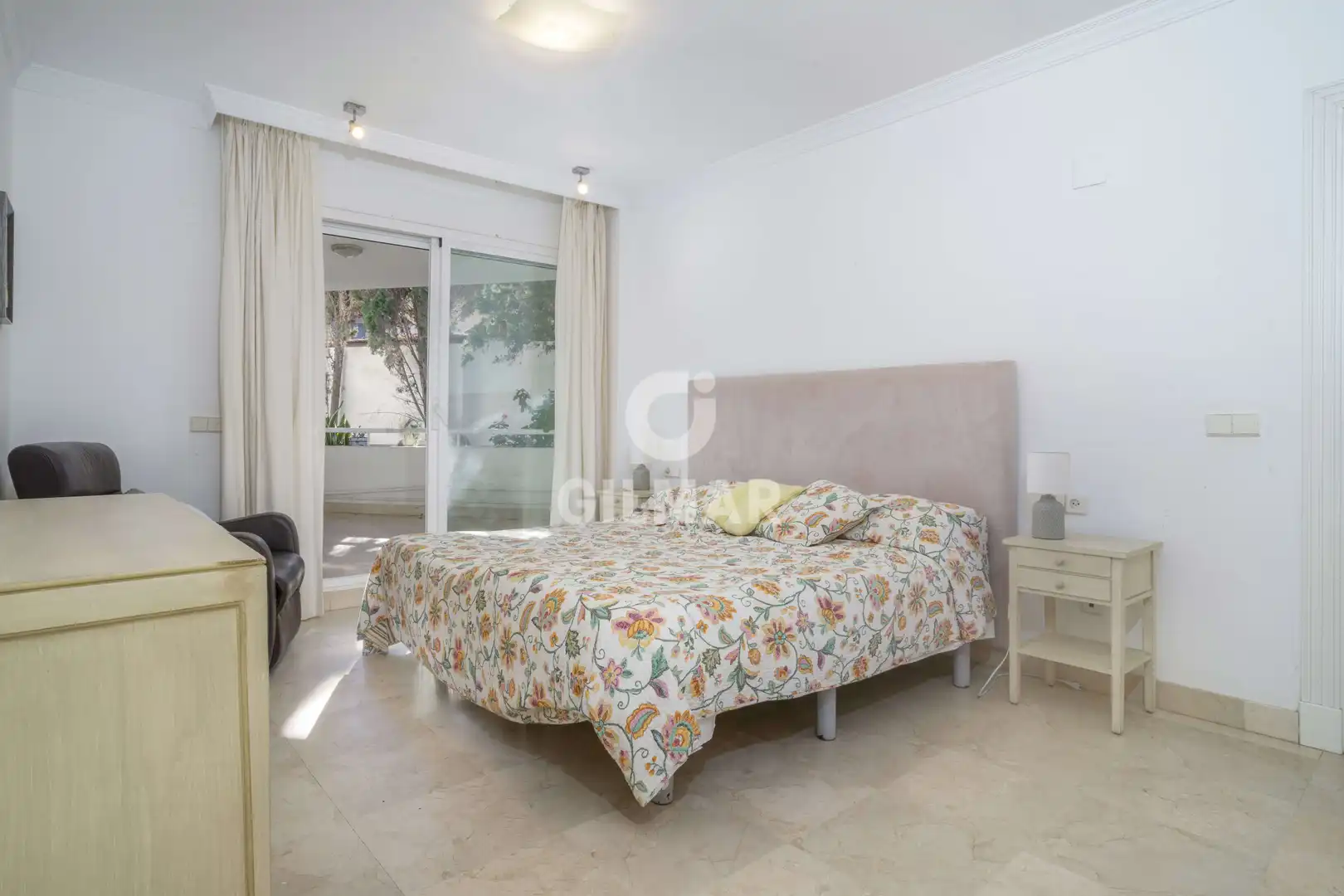 Habitación de Apartamento en venta en Marbella con Calefacción, Jardín privado y Trastero