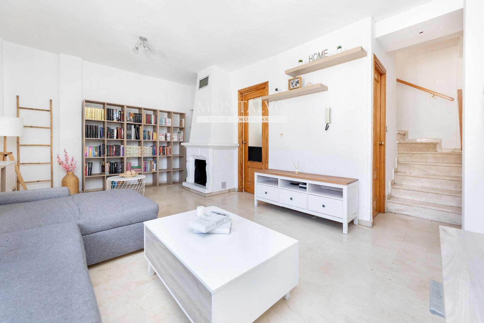 Sala d'estar de Dúplex en venda en Alhendín amb Aire condicionat, Terrassa i Alarma