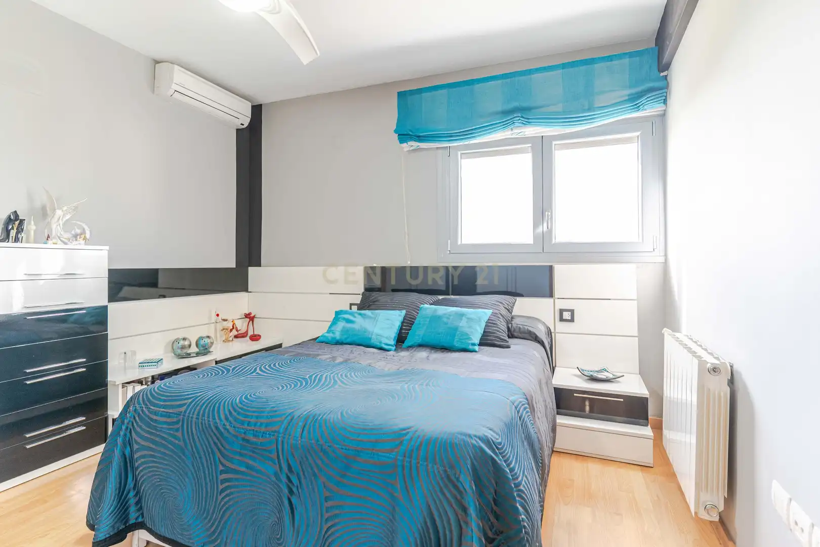 Bedroom of Flat for sale in Granada  with Air Conditioner
