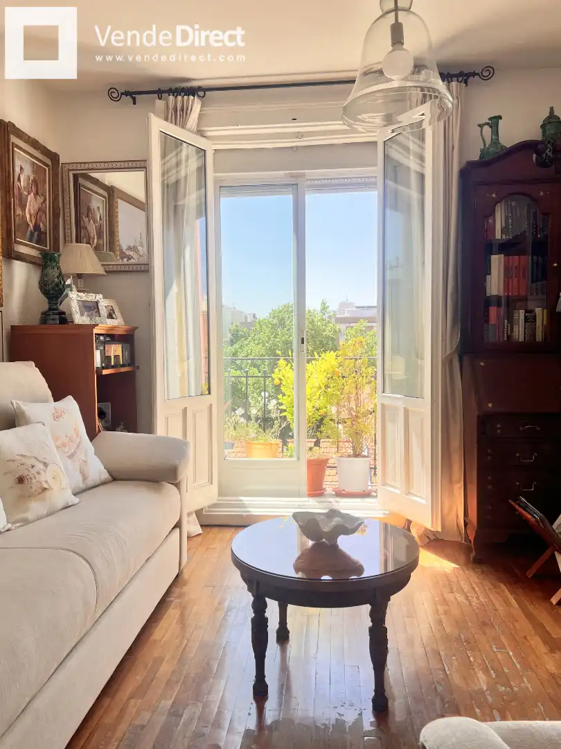 Sala de estar de Piso en venta en Madrid con Trastero, Amueblado y Balcón