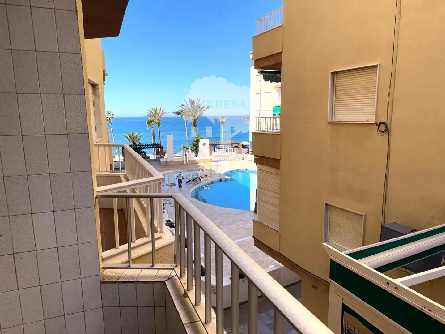Vista exterior de Piso en venta en Torrenueva Costa con Terraza, Piscina y Piscina comunitaria