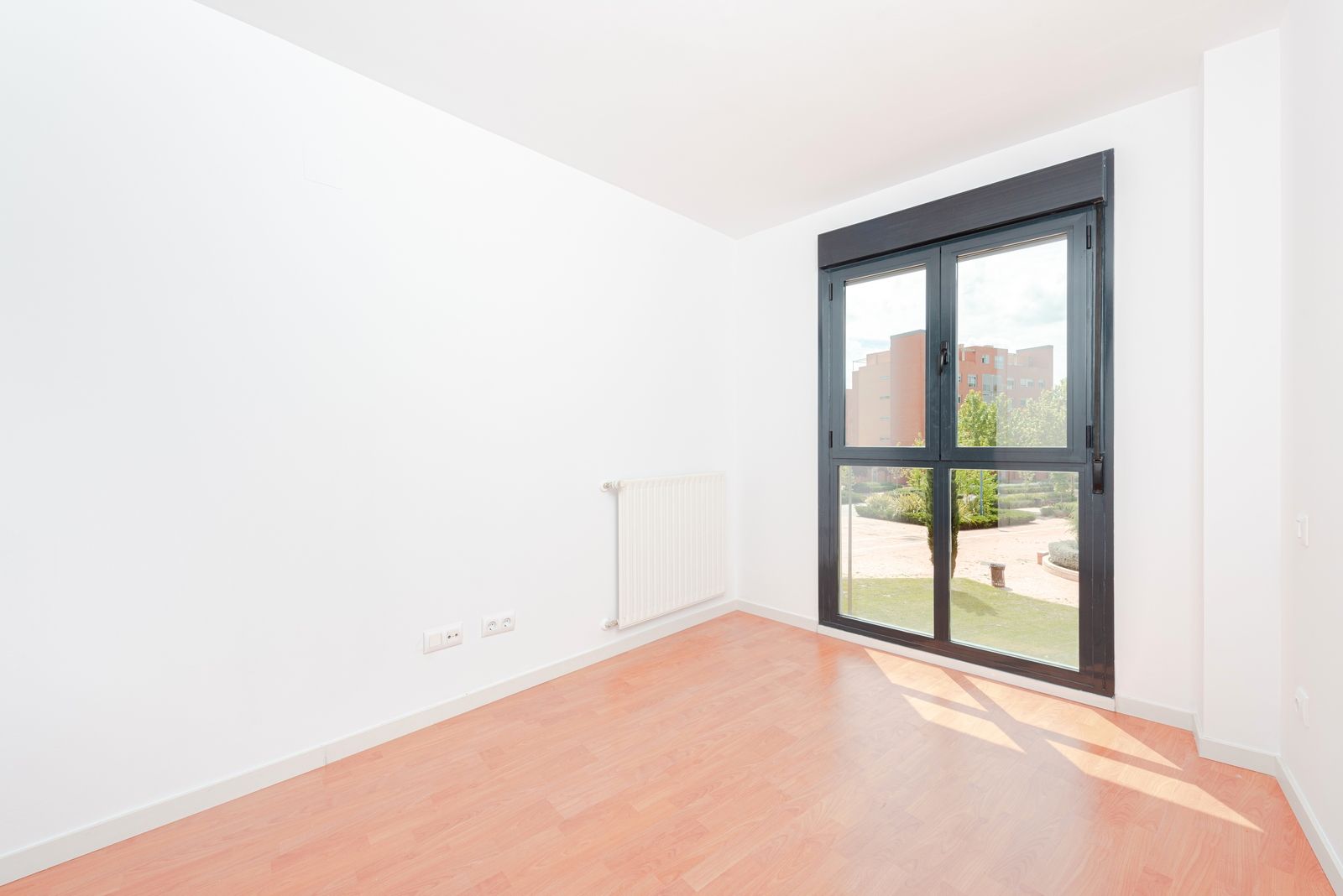 Bedroom of Flat for sale in Torrejón de Ardoz  with Parquet flooring, Terrace and Storage room