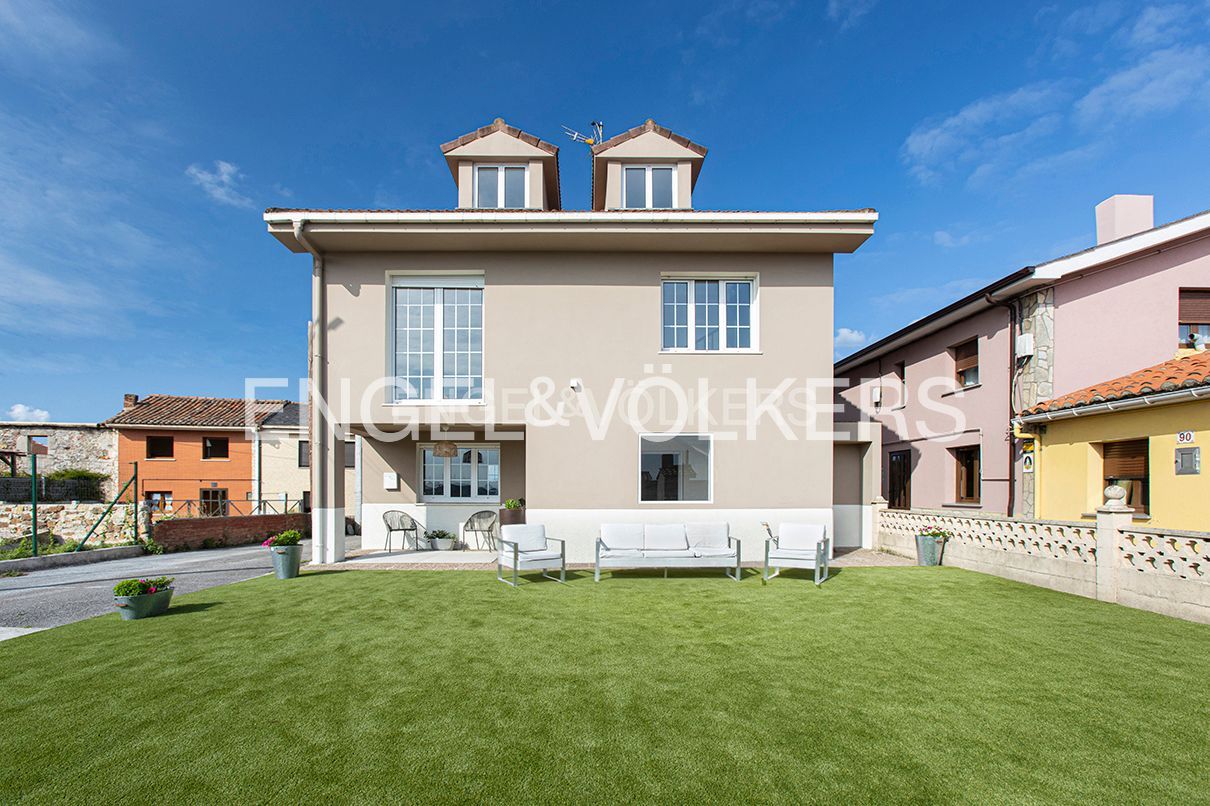 Exterior view of House or chalet for sale in Castrillón  with Heating and Private garden