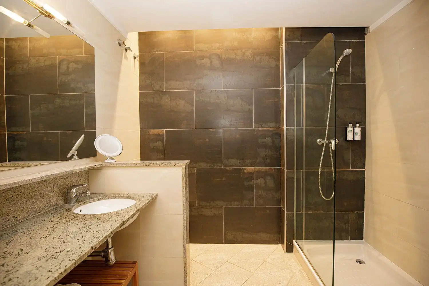 Bathroom of Flat for rent in Girona  with Air Conditioner and Terrace