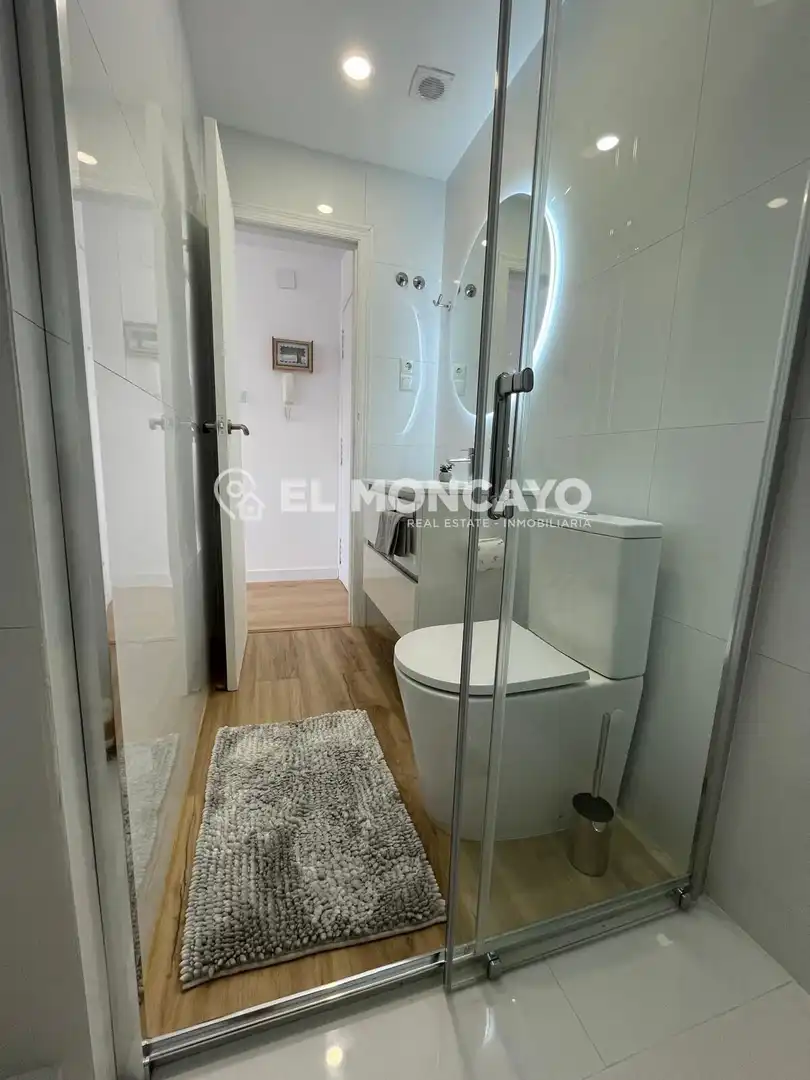 Badezimmer von Wohnungen zum Verkauf in Torrevieja mit Terrasse, Möbliert und Gemeinschaftspool