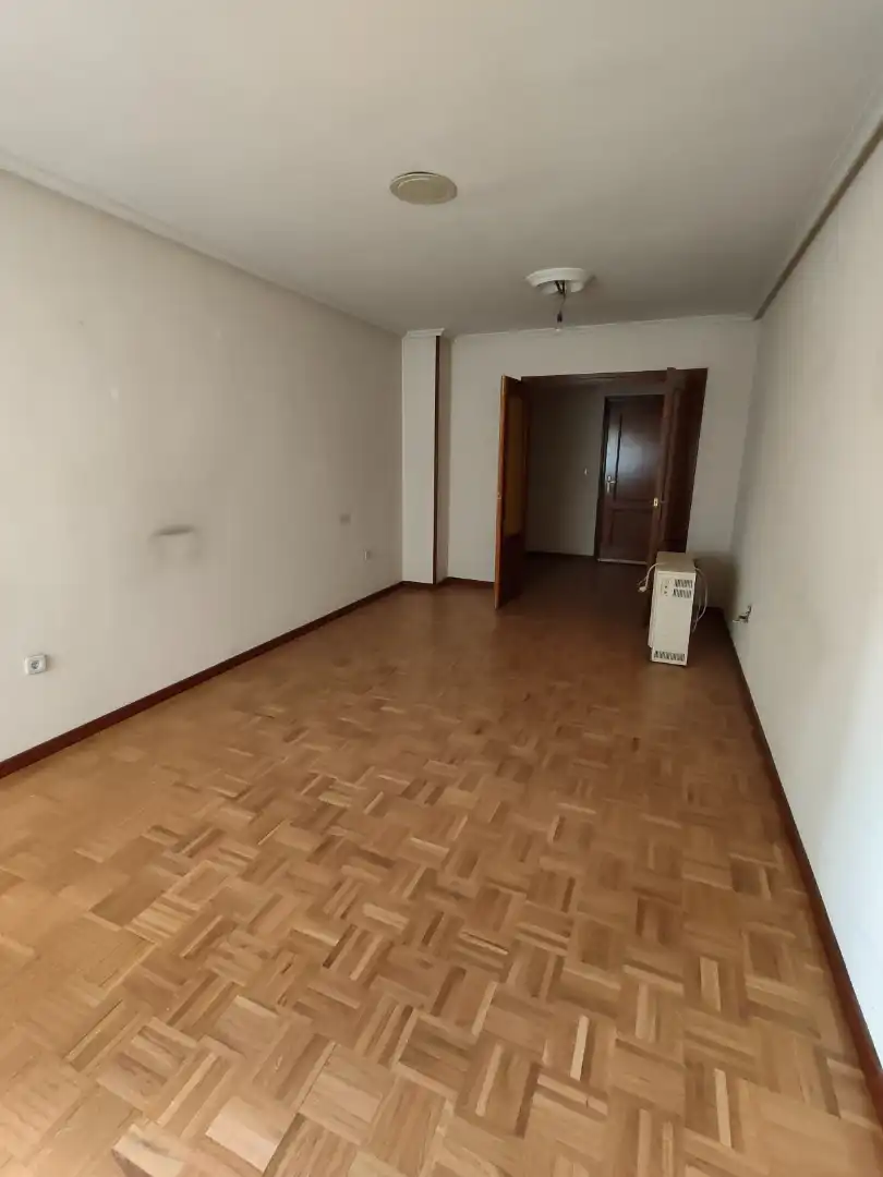 Piso en venta en Benavente con Calefacción, Parquet y Terraza