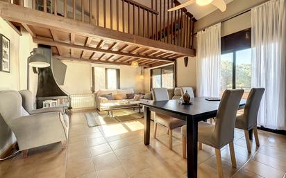 Sala d'estar de Casa o xalet en venda en Llinars del Vallès amb Aire condicionat, Terrassa i Piscina
