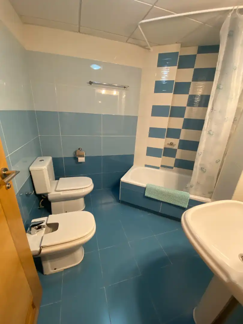 Baño de Piso de alquiler en Málaga con Aire acondicionado, Terraza y Trastero