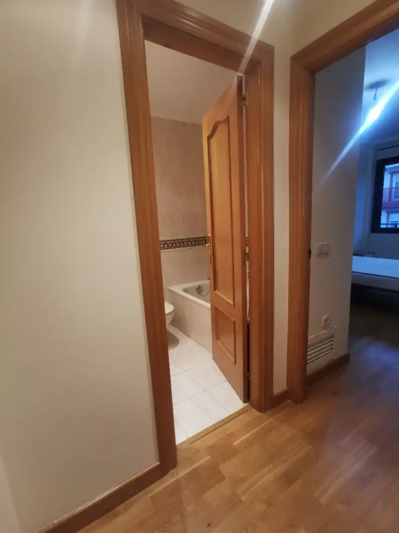 Badezimmer von Wohnung zum Verkauf in Salamanca mit Heizung, Parkett und Ofen