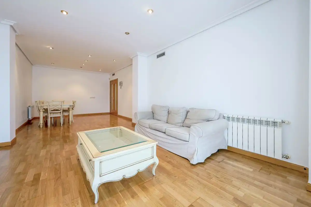 Flat with pool for sale in C. de Américo Castro, imagen 8