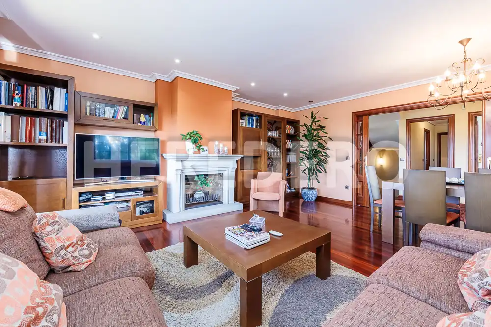 Sala de estar de Casa o chalet en venta en Vigo  con Calefacción, Jardín privado y Terraza