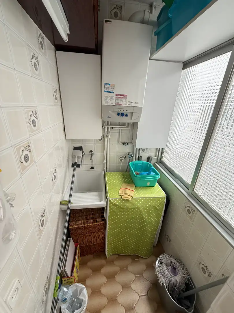 Badezimmer von Wohnung zum Verkauf in Sant Boi de Llobregat mit Heizung, Ofen und Balkon