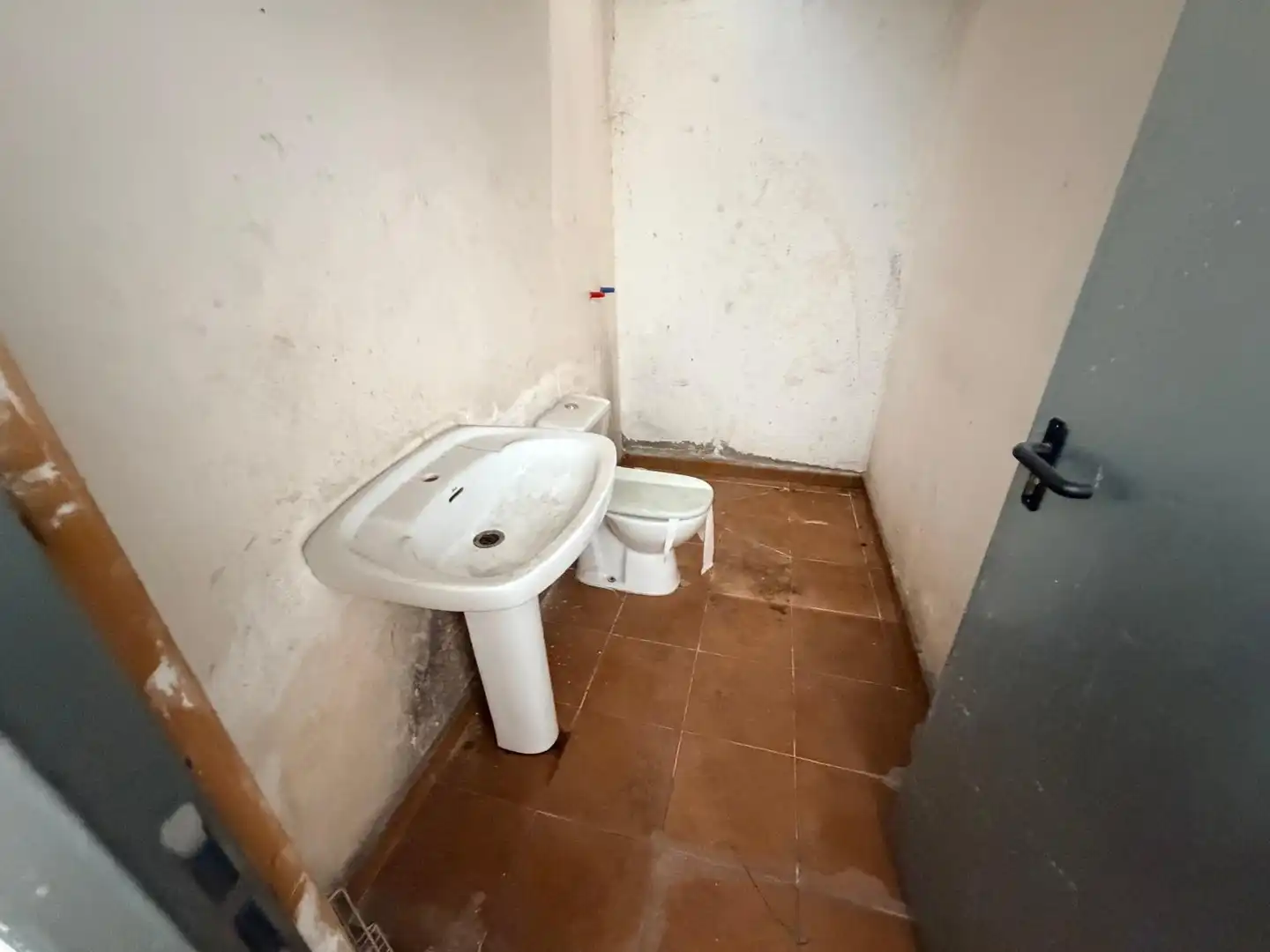 Badezimmer von Geschaftsraum zur Miete in Benissoda