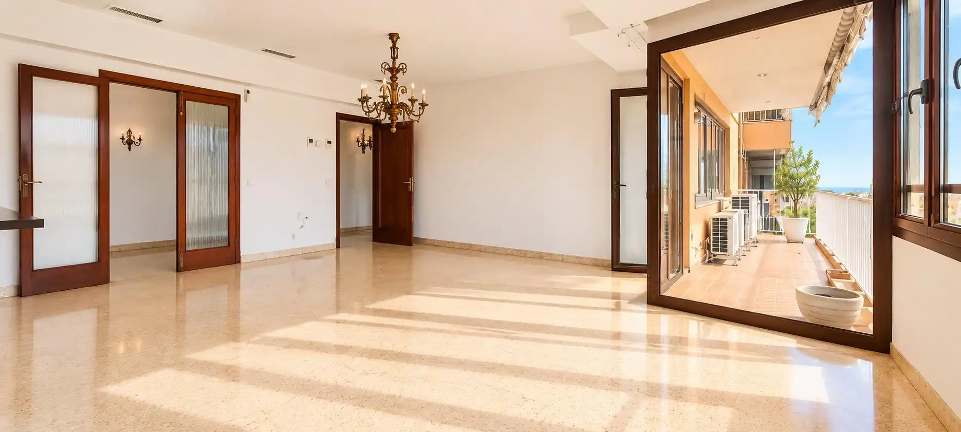 Dining room of Flat for sale in Llevant