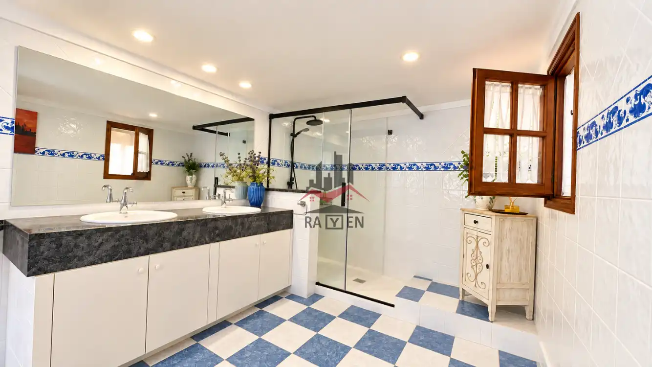 Baño de Finca rústica en venta en Terrades con Calefacción y Jardín privado